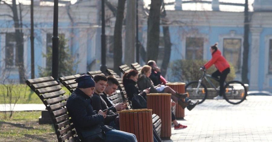 В Минздраве разрешили Киеву пустить наземный транспорт и метро 