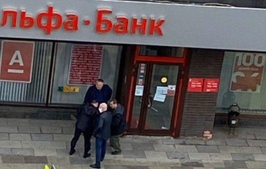 Правоохранители задержали захватчика отделения банка в России: заложника освободили