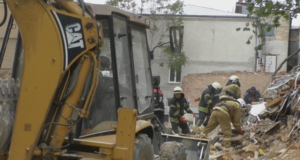 В центре Одессы на трещины проверят все старые дома рядом с новостройками