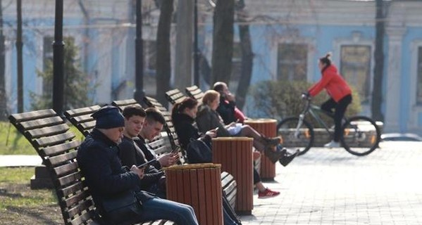 Карантин в Украине: в каких регионах уже можно ходить в церковь, водить детей в садик и ездить в маршрутках