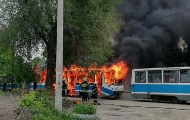 В Днепре на ходу сгорел трамвай