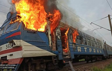 В Кировоградской области на ходу загорелась электричка