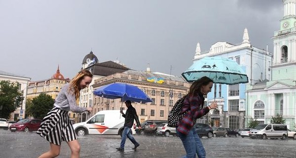 Синоптики рассказали, в каких регионах продолжит действовать штормовое предупреждение