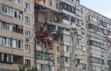 В результате взрыва в Киеве погибла семья. Выжила только девочка-подросток