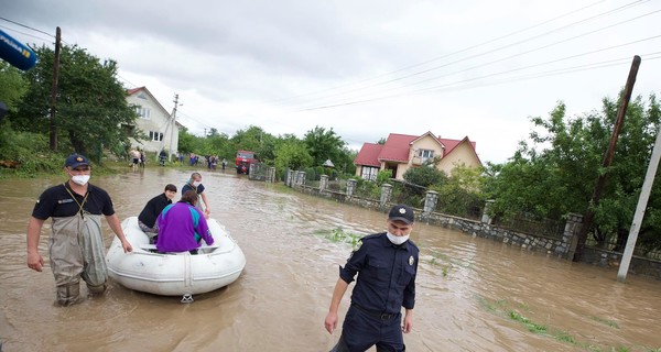 Жителей запада Украины предупредили о новых подтоплениях и граде