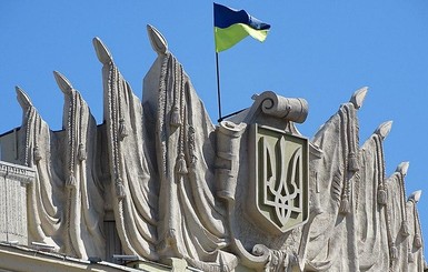 На Сумщине выросло чудное дерево в виде герба Украины