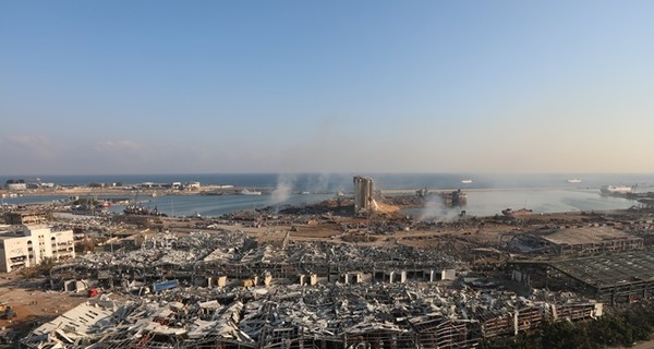 Зеленский после взрыва в Бейруте попросил Шмыгаля отчитаться, как в Украине хранятся опасные вещества