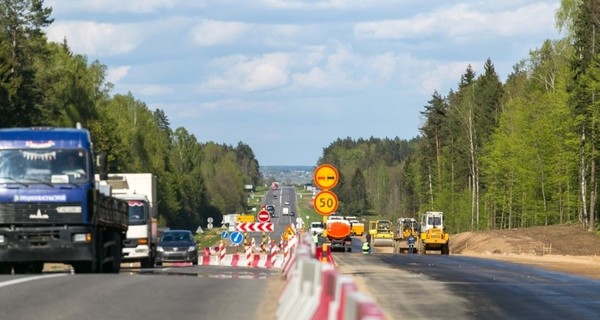 Под Киевом водитель грузовика отдавил ногу полицейскому