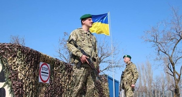 На КПП Украины с Румынией и Венгрией образовались огромные очереди 