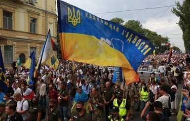 В Киеве проходит многотысячный Марш защитников