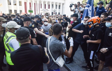 В Одессе акция ЛГБТ закончилась потасовкой с националистами и полицией