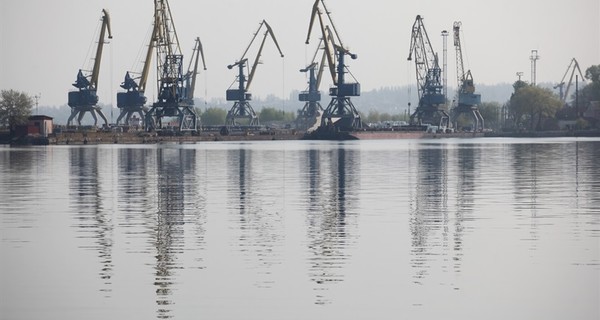 В Запорожье закрыли пляжи: спасатели нашли пятно неизвестного происхождения