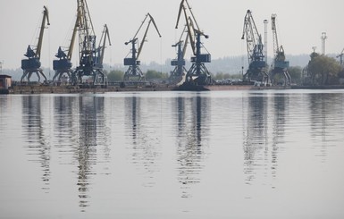 В Запорожье закрыли пляжи: спасатели нашли пятно неизвестного происхождения