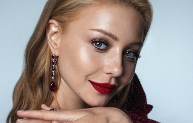 Женщина-вамп: Тина Кароль позировала полуобнаженной для VOGUE