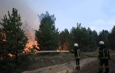 Под Киевом горит военный полигон: жителей городка призвали оставаться дома