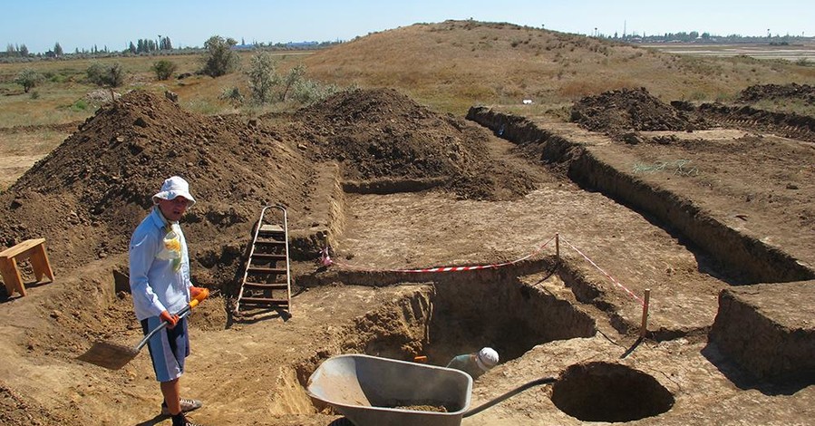 На Арабатской стрелке нашли захоронение знатного воина эпохи средней бронзы