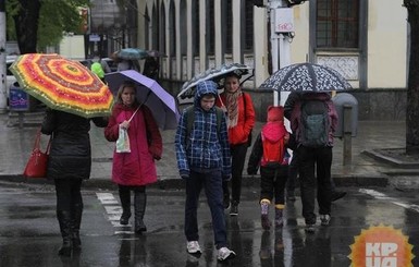 Синоптики предупредили о штормовом ветре и дождях на выходных: оранжевый уровень опасности!