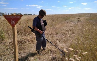 На Донбассе подорвались трое украинских бойцов