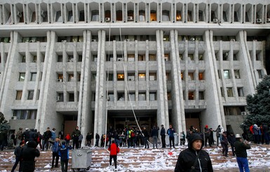 После массовых протестов парламентские выборы в Кыргызстане признаны недействительными