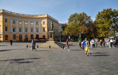 Коронавирусная Одесса: под госпиталь готовят спорткомплекс, а маски все равно не носят