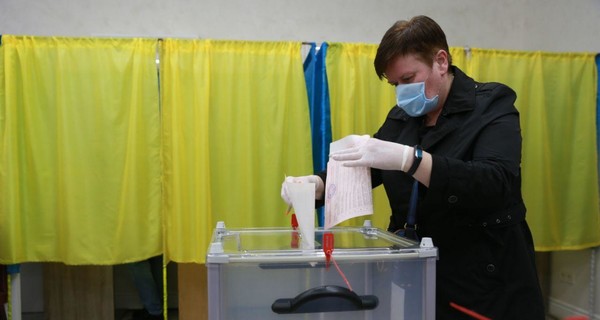В шести регионах подсчитали голоса: пока быстрее с бюллетенями справляются на западе Украины