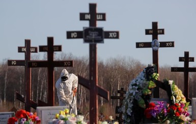 Брошенную сельсоветом на произвол женщину похоронили в долг