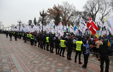 Заседание Рады задержалось из-за протестов предпринимателей 