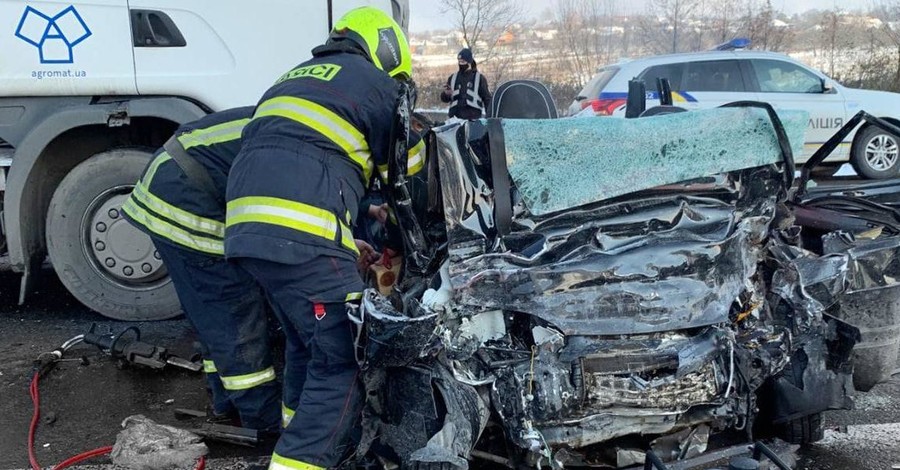 На Закарпатье в страшном ДТП погибли 5 человек, среди них - ребенок