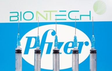 В США впервые сделали прививку от коронавируса вакциной Pfizer и BioNTech