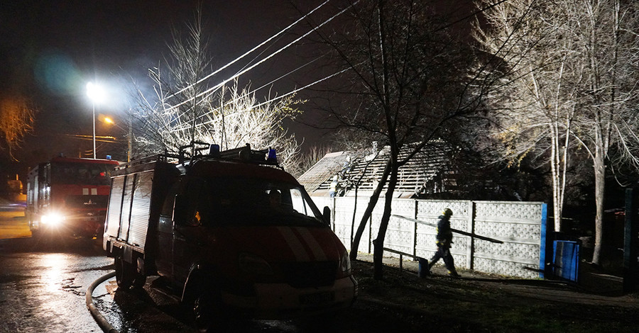 В Киеве ночью горел дом, погибли двое