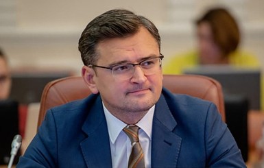 Кулеба назвал российскую вакцину от коронавируса гибридным оружием против Украины