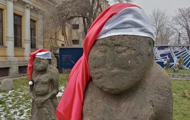 В Днепре музейщики пожаловались в полицию на женщину, которая сняла колпаки с каменных баб