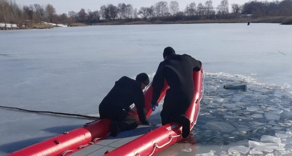 В Кременчуге погибли двое школьников, провалившись под лед