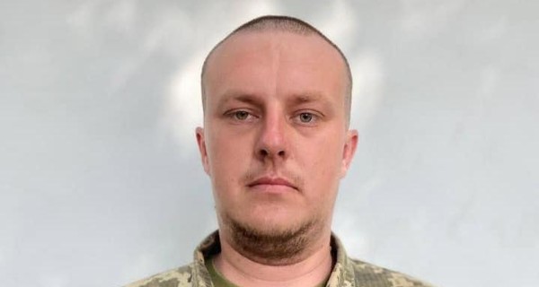 В связи с гибелью в Донбассе военного на здании Николаевского облсовета приспущен флаг 