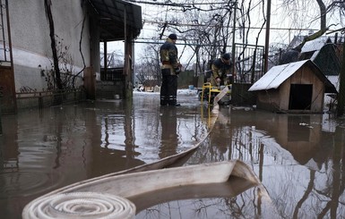 В Украине 269 населенных пунктов остались без света, в Ужгороде затопило дома