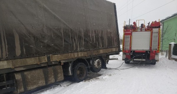 С полуночи в Киев ограничат въезд грузовиков из-за непогоды