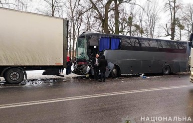 В Винницкой области столкнулись автобус, четыре грузовых автомобиля и две легковушки