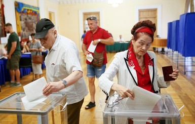 Подсчитаны почти все голоса за границей: здесь в Раду проходят только три партии