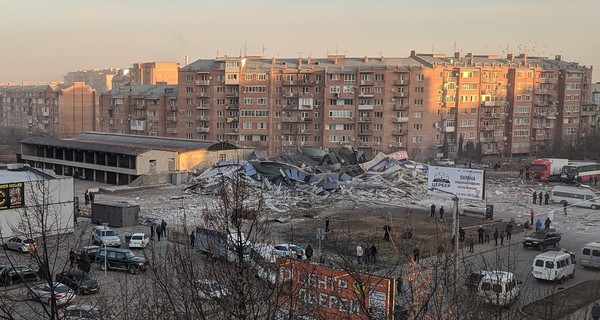 Во Владикавказе произошел взрыв в торговом центре: здание полностью уничтожено