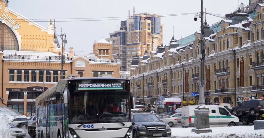 В Киеве запустили белорусский электробус без пассажиров