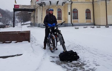 В Киеве из-под здания НАБУ украли велосипед сотрудника нидерландского посольства