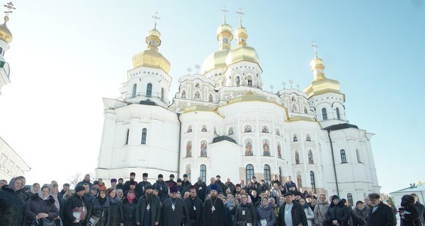 Прихожане и священники УПЦ просят власти вмешаться в ситуацию с захватом храмов