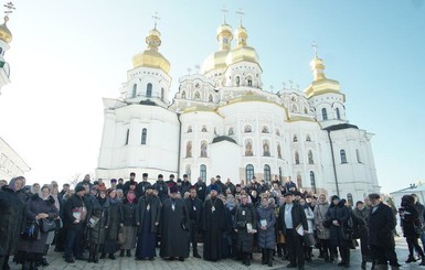 Прихожане и священники УПЦ просят власти вмешаться в ситуацию с захватом храмов