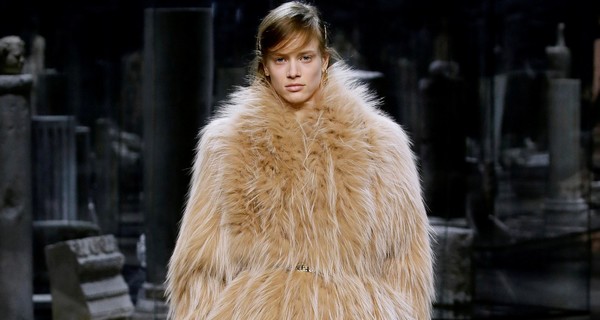 Ни одного яркого акцента: новая коллекция Fendi осень-зима 2021