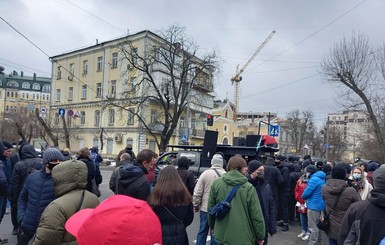 Митинг в защиту Стерненко: люди отправились к ГПУ, требуя отставки Венедиктовой. В ход пошли фаера и петарды