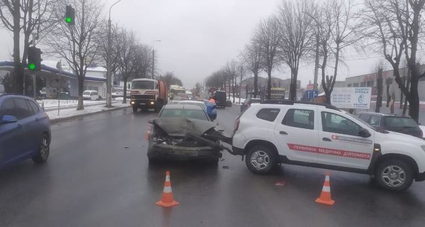 В Тернополе попал в ДТП автомобиль, перевозивший вакцину от коронавируса