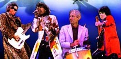 Музыкант Rolling Stones бросил жену ради русской официантки 