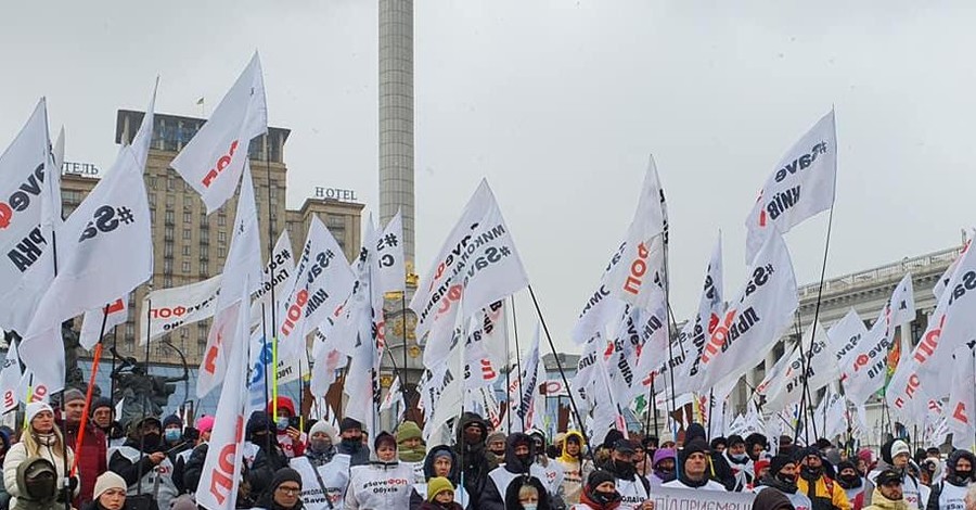 Протестующие ФОПы прошли мимо разрисованной Банковой, боясь дискредитировать свою акцию