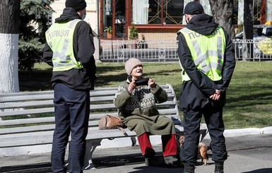 В Минздраве уточнили, что в парках и скверах можно гулять без маски