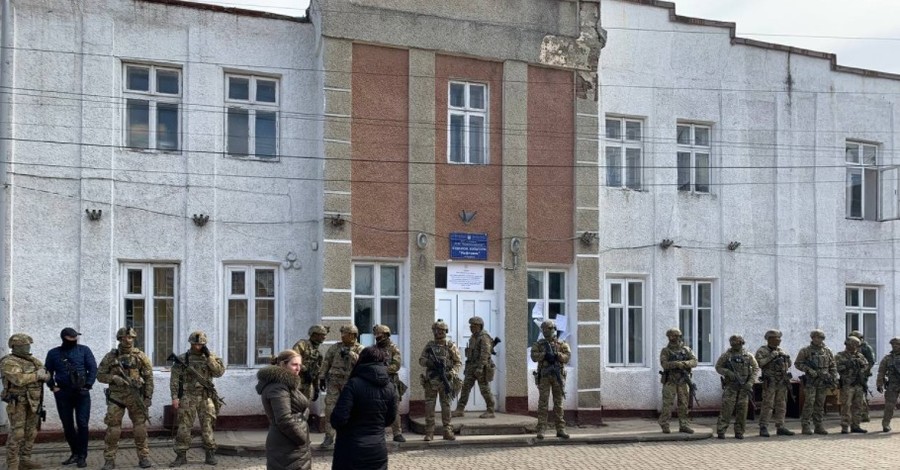 СБУ взяла под охрану помещение комиссии, где за попадание в Раду борются Вирастюк и Шевченко